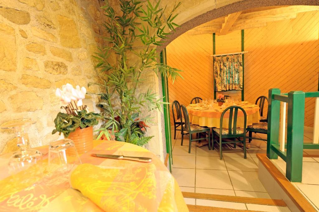Logis Hotel Le Moulin Des Gardelles 리옴 외부 사진
