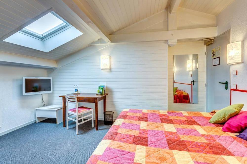Logis Hotel Le Moulin Des Gardelles 리옴 외부 사진