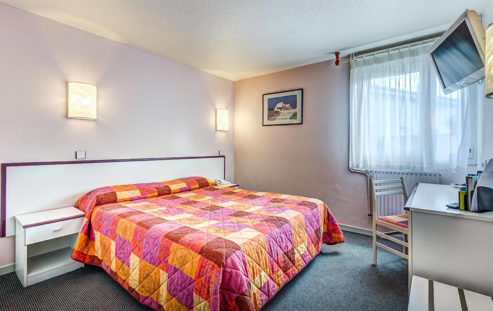 Logis Hotel Le Moulin Des Gardelles 리옴 외부 사진