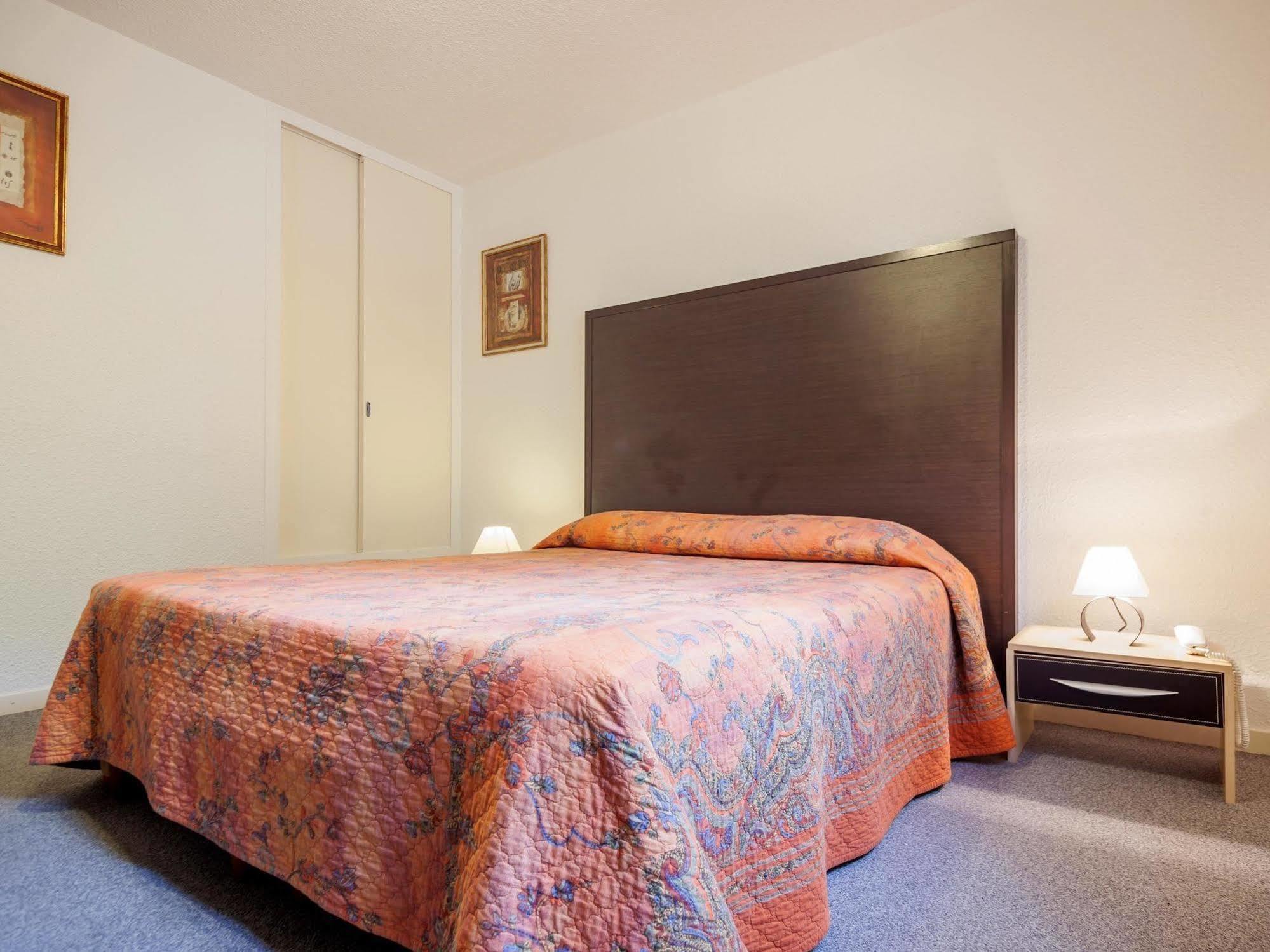Logis Hotel Le Moulin Des Gardelles 리옴 외부 사진