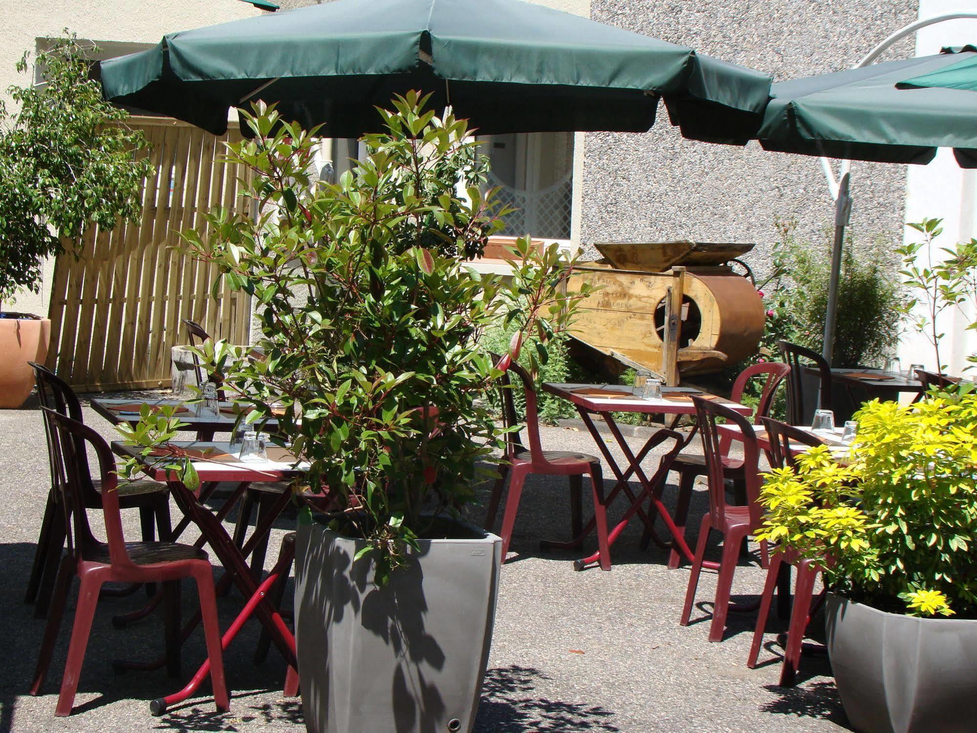 Logis Hotel Le Moulin Des Gardelles 리옴 외부 사진