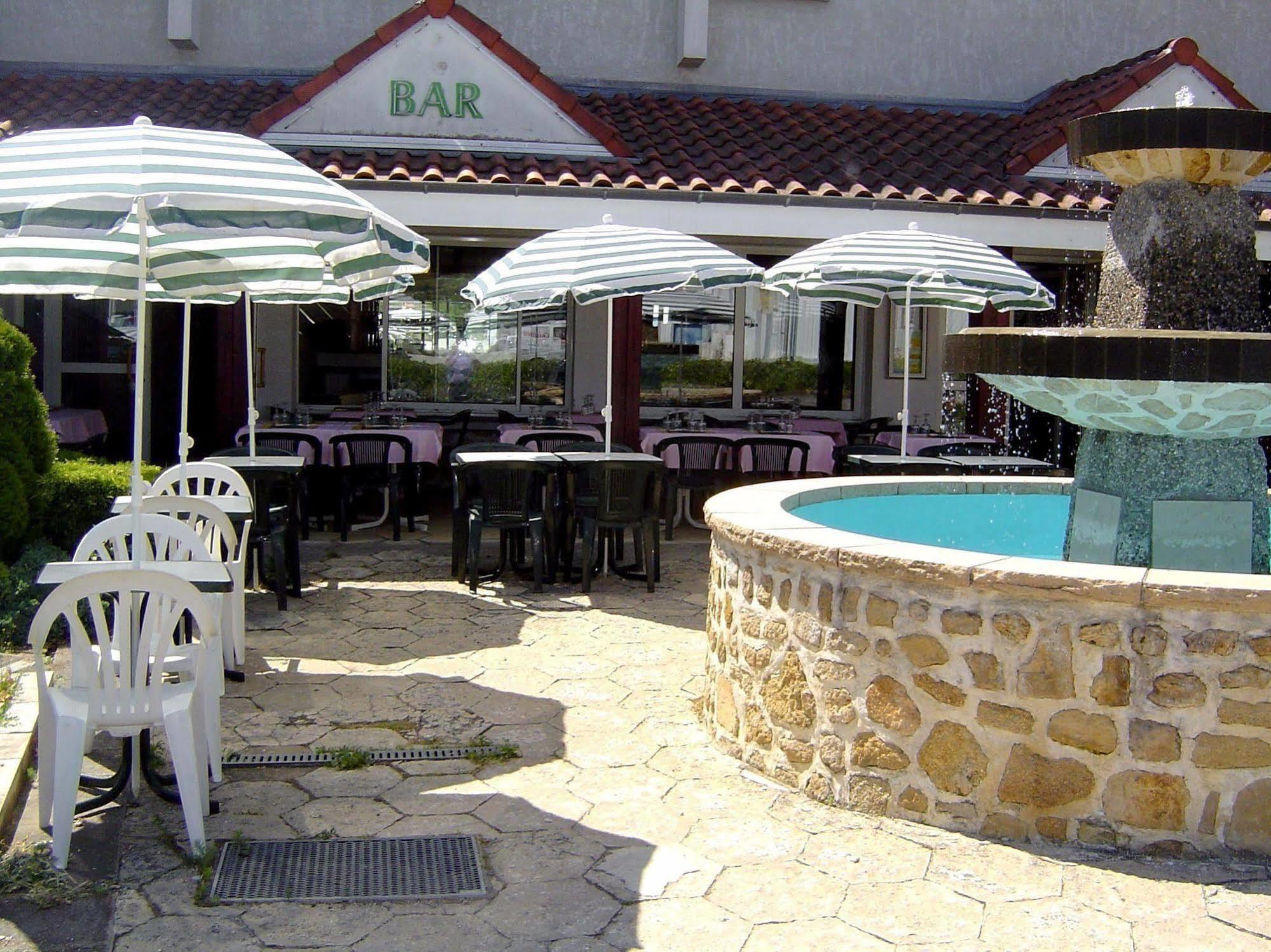 Logis Hotel Le Moulin Des Gardelles 리옴 외부 사진