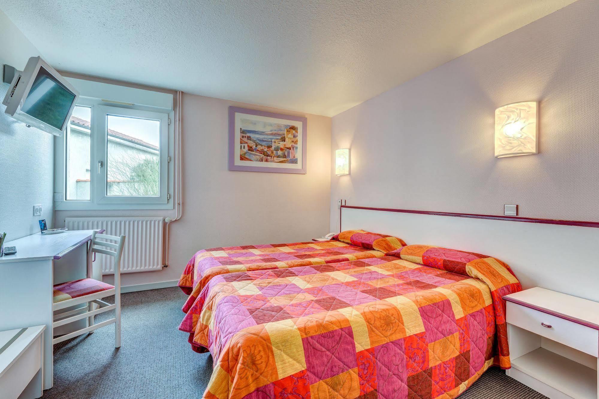 Logis Hotel Le Moulin Des Gardelles 리옴 외부 사진