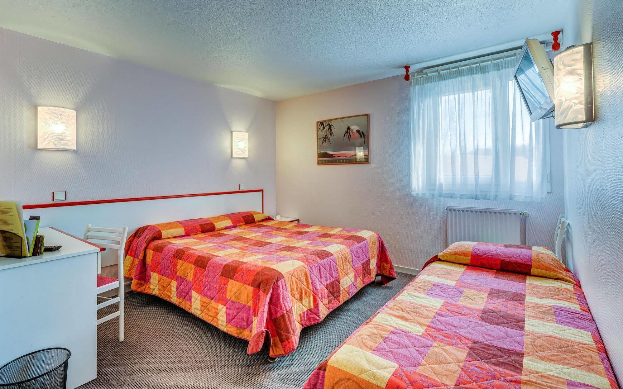 Logis Hotel Le Moulin Des Gardelles 리옴 외부 사진