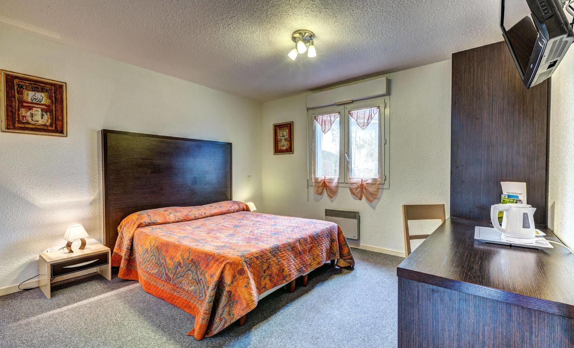 Logis Hotel Le Moulin Des Gardelles 리옴 외부 사진