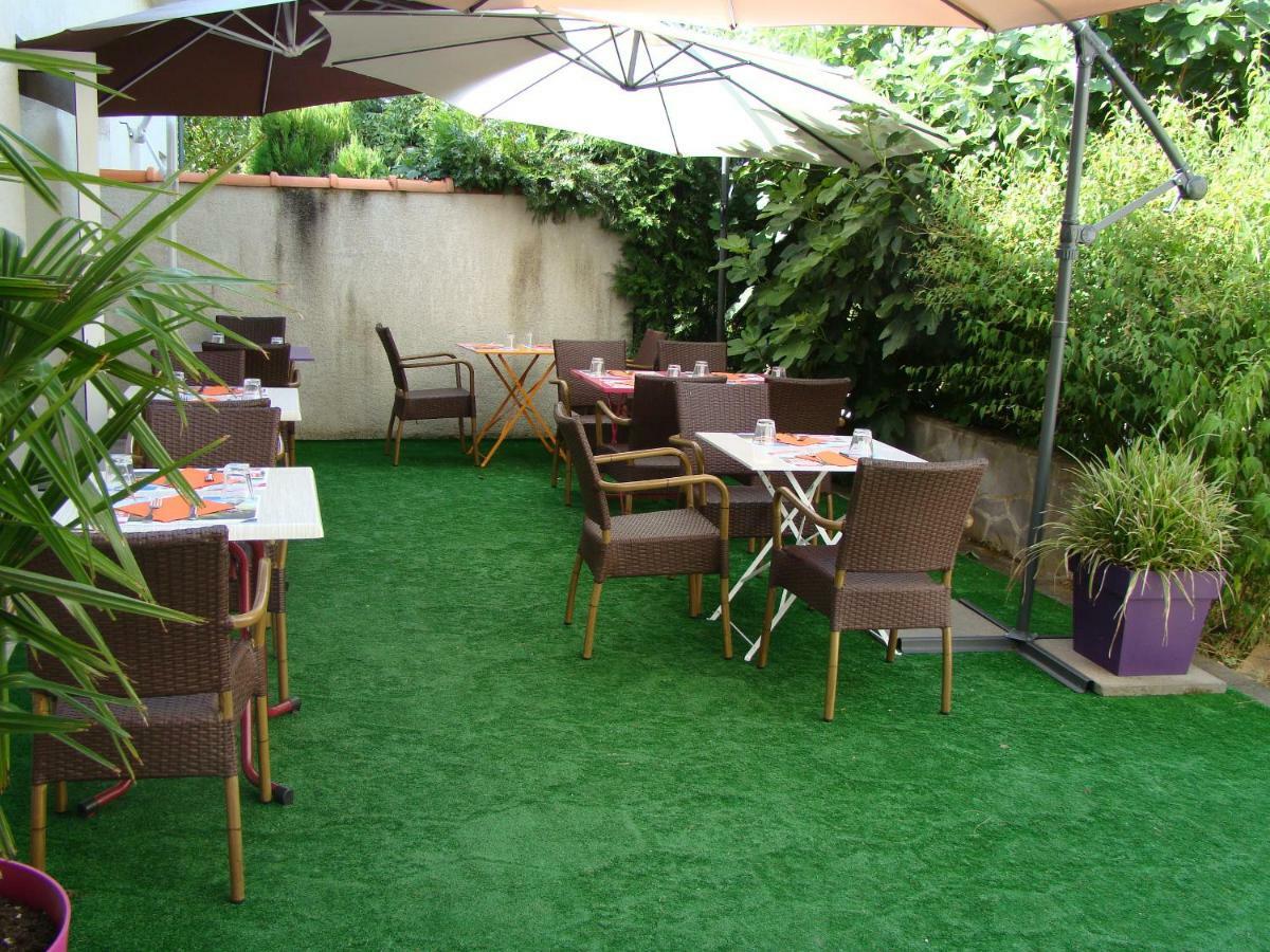 Logis Hotel Le Moulin Des Gardelles 리옴 외부 사진